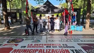 Más de dos semanas durmiendo al raso: las trabajadoras de la Dependencia domiciliaria piden la "municipalización" del servicio