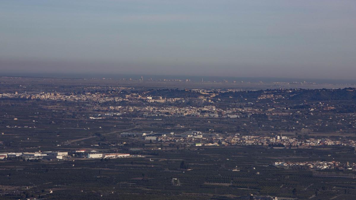 Vista de la Pobla Llarga, con Alzira al fondo.