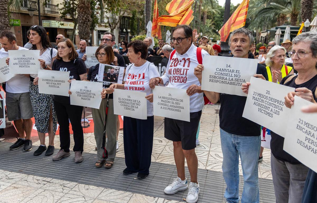 Las asociaciones de víctimas de la dana protestan en Alicante