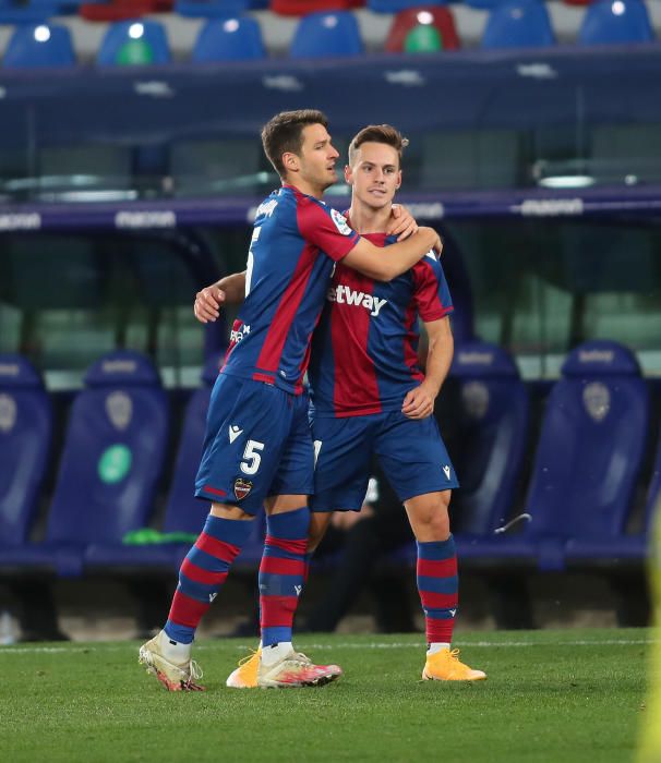 Levante - Real Valladolid, en imágenes