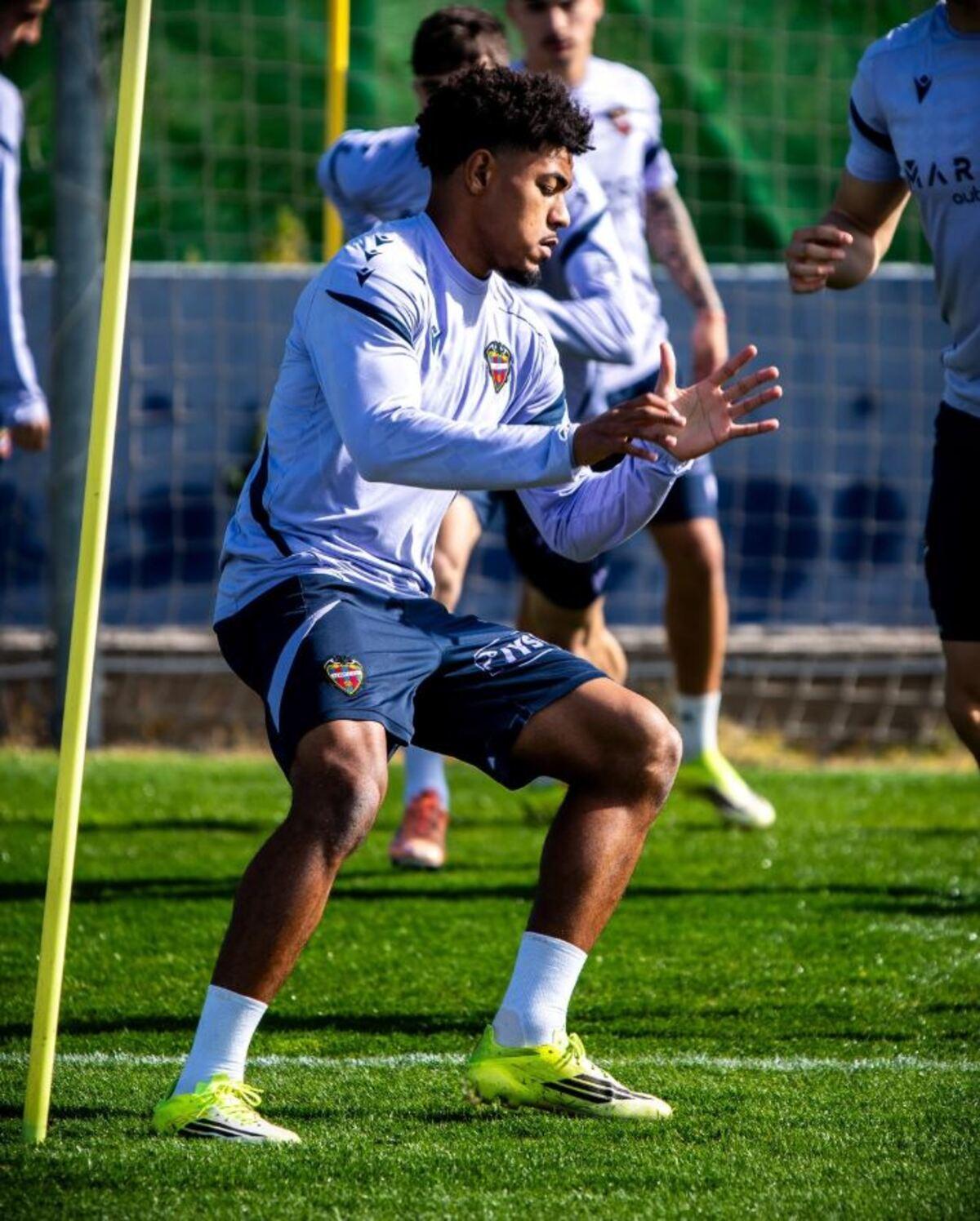 El Levante en busca de sumar para alargar el sueño de la permanencia