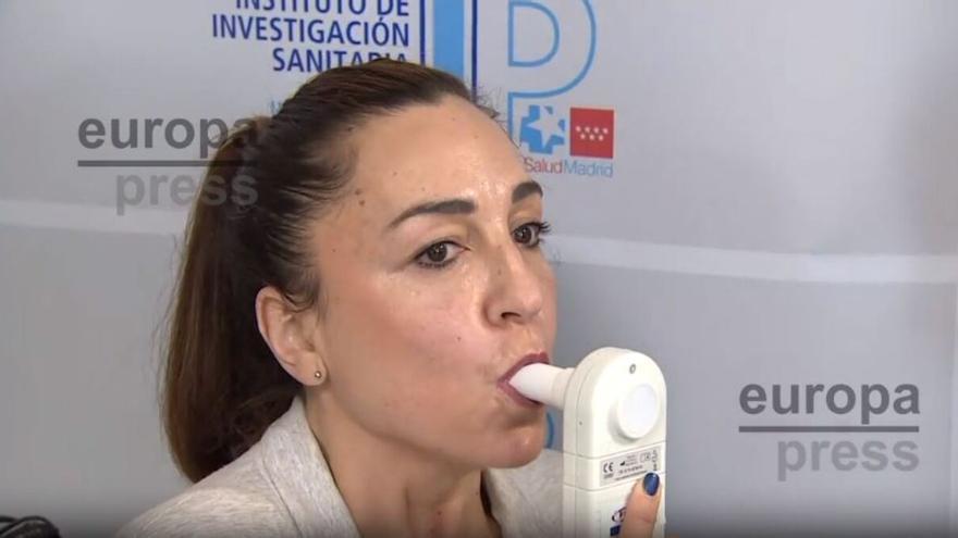 Marta, la "exfumadora" que fuma y además odia el olor a tabaco