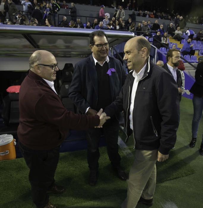 Dos errores del meta gaditano condenan al Hércules en su mejor partido de la temporada.