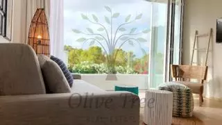 Oportunidad de oro en Ibiza: bonito piso a tan solo 50 metros del mar y vistas espectaculares