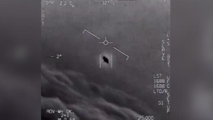 El Pentágono publica tres vídeos de "fenómenos voladores no identificados"