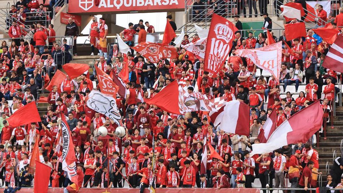 Aficionados del Real Murcia en el partido ante el Ceuta