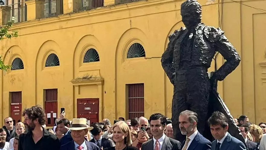 Vídeo | Inaugurado el monumento a Rafael de Paula en Jerez