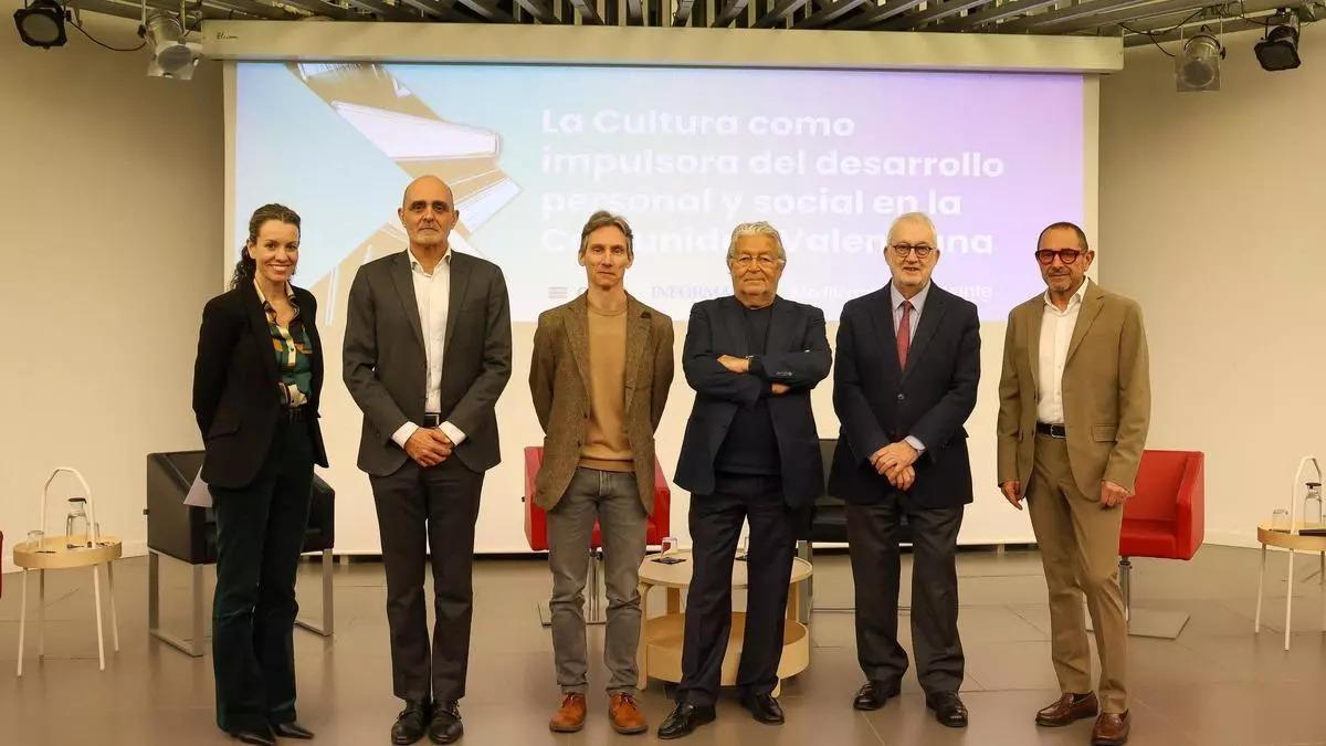 Silvia Tomás, Alberto Aza, Álvaro Borrás, Rafael Alcón, Luis Boyer y Roberto Sanz (de izquierda a derecha) en la jornada organizada por Levante-EMV junto con CECA