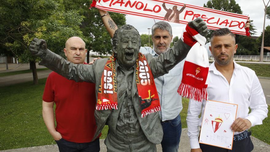 El reencuentro del hijo de Preciado con los promotores de su estatua en el décimo aniversario de la muerte de la leyenda de los banquillos: “Devolvió la alegría al Sporting”