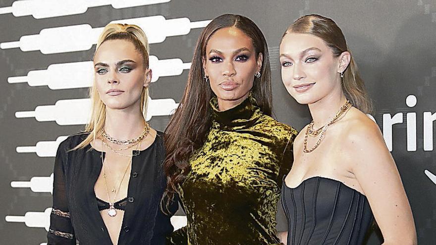 Cara Delevingne, Joan Smalls y Gigi Hadid. // Reuters