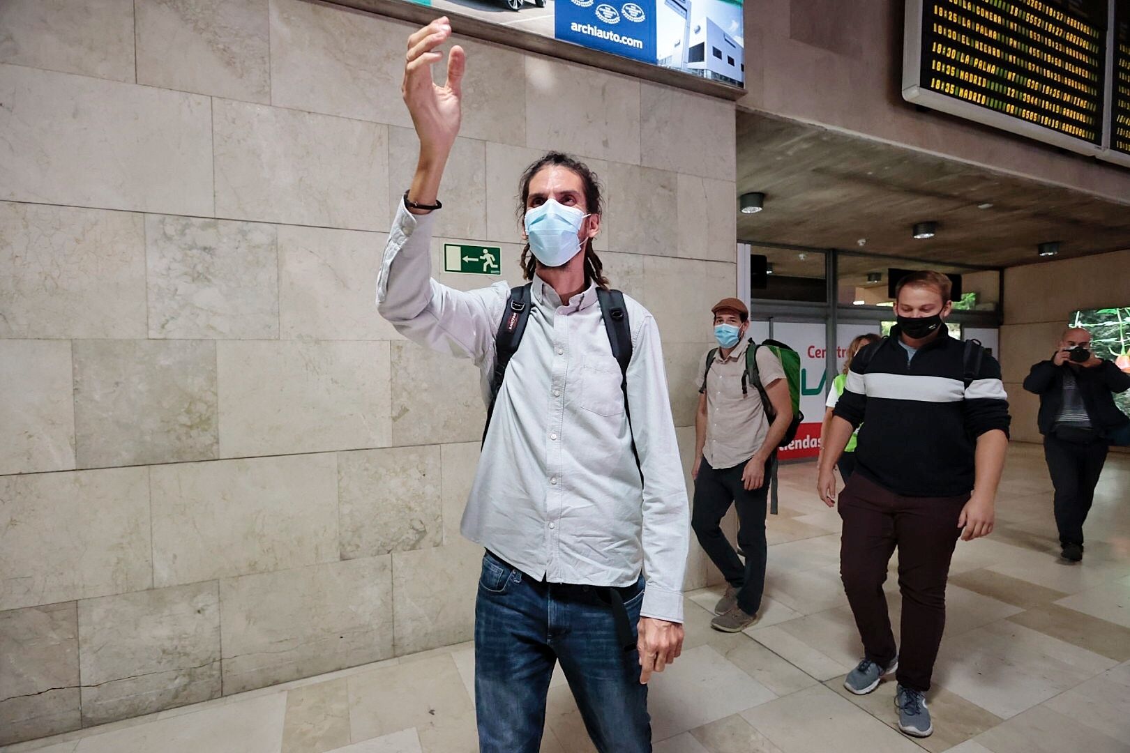 Alberto Rodríguez llega a Tenerife y anuncia que deja la militancia de Podemos