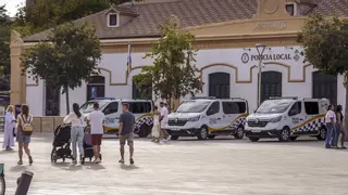 Denuncian que la Policía Local de ses Estacions "se salta impunemente la legalidad" por aparcar en la zona peatonal
