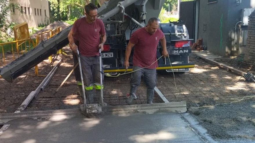 Membres de la brigada fent els treballs previs a l'arranjament del camí