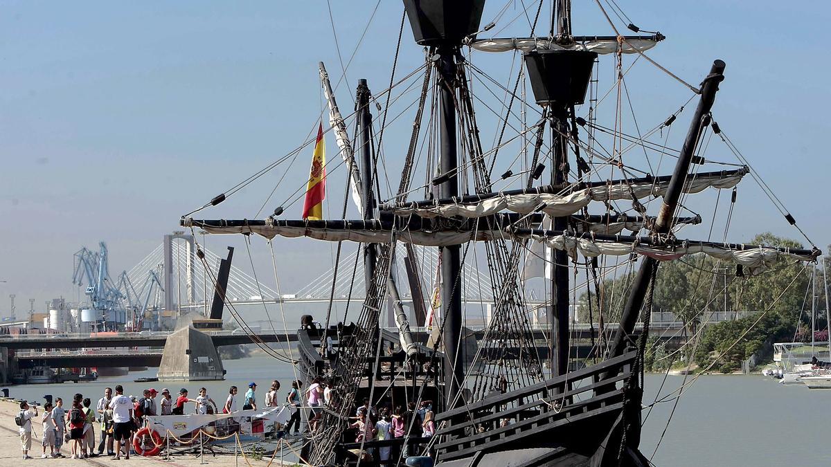 La réplica de la Nao Victoria, la pionera nave de Magallanes. / Carlos Barba (Efe)