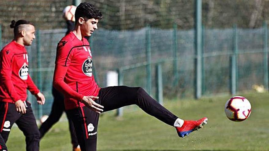 Carlos Fernández, durante un entrenamiento en la ciudad deportiva de Abegondo.