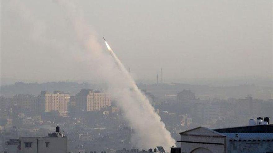 Militantes palestinos lanzan cohetes hacia Israel desde Gaza