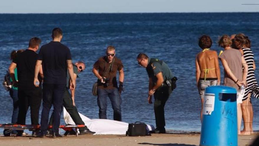 Una turista muere ahogada en la playa de la Patacona