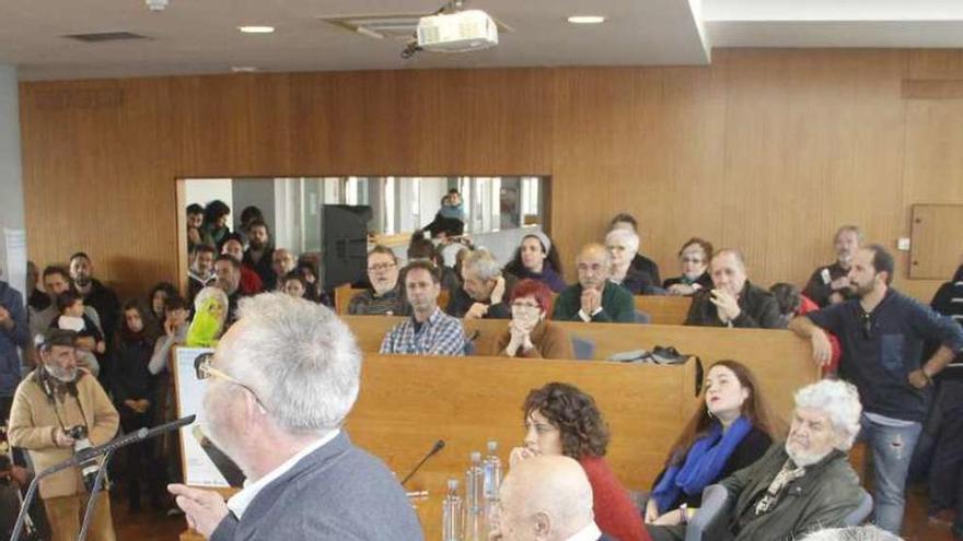 Pazos, en el acto de En Marea en Cangas. // Santos Alvarez