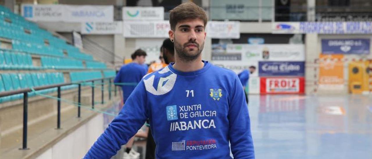 Carlos Vilanova durante un entrenamiento en el pabellón de O Gatañal. |  // SANTOS ÁLVAREZ