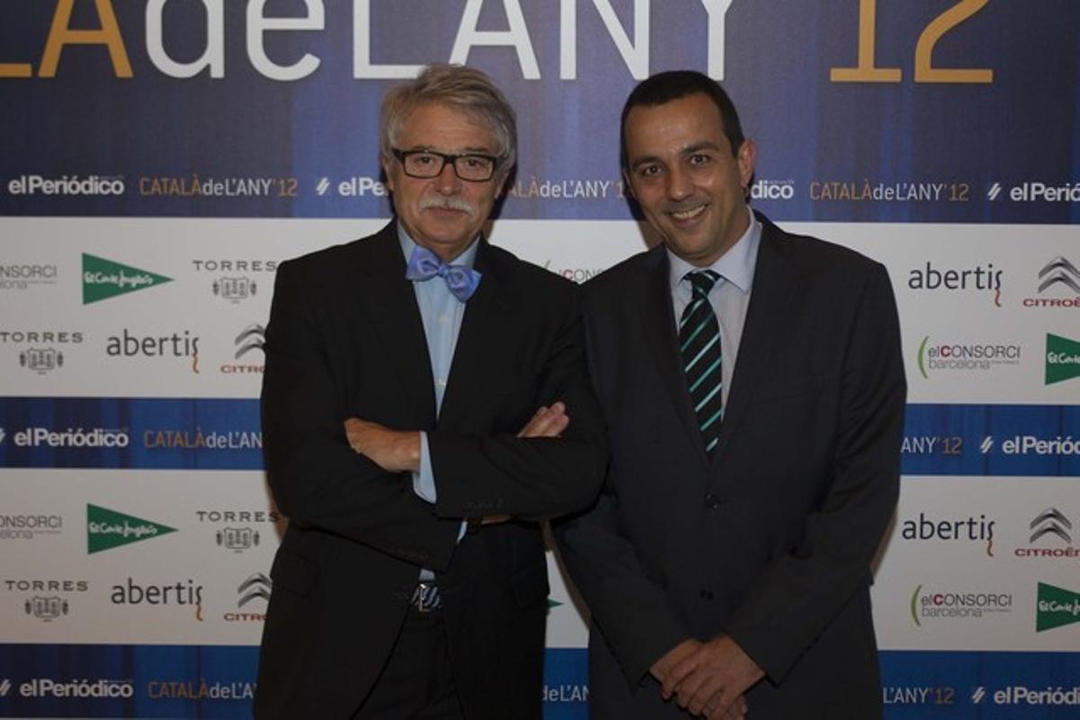 Josep Maria Rovira, director general de Endesa, junto a Joan Alegre, director de Prensa y Plantas de impresión de Grupo Zeta, en la entrega de premios de Català de l’any 2012.