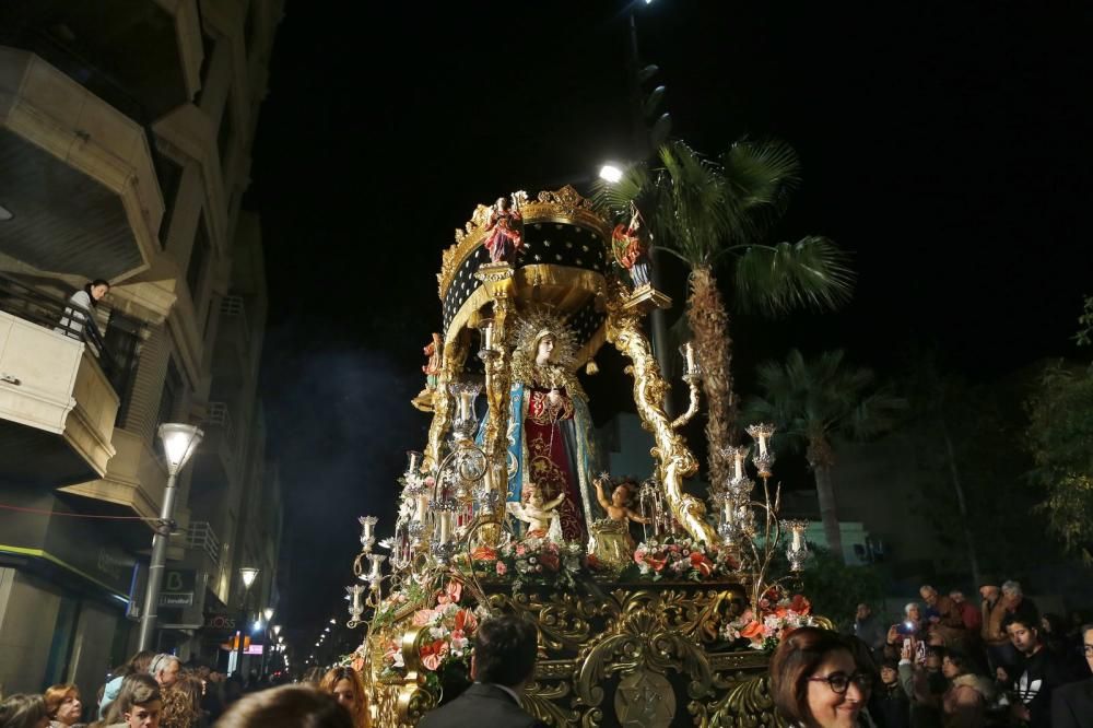 Miles de personas contemplaron el paso de las imágenes de las seis cofradías que participan en Lunes Santo