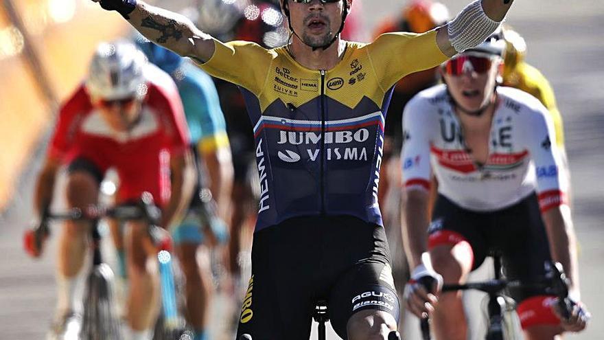 Roglic celebra su triunfo en la cuarta etapa del Tour de Francia, ayer. |