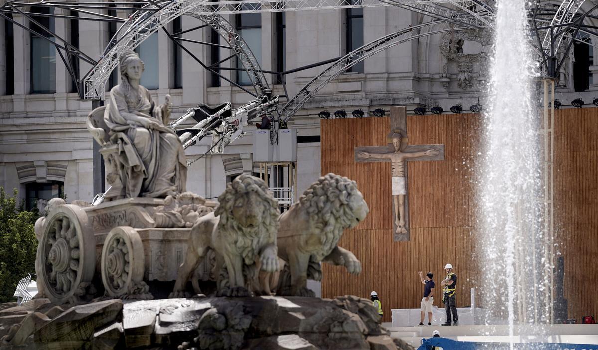 Los preparativos de Madrid para recibir al Papa León XIV, en imágenes.