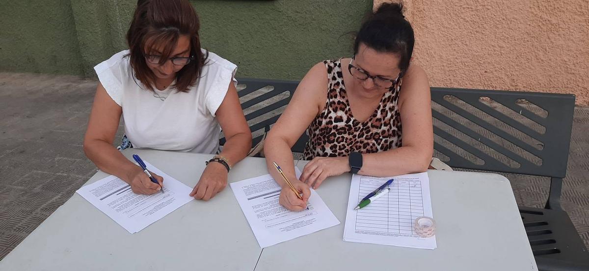 Recogida de firmas contra la planta de biometano de Plasencia, en San Miguel.