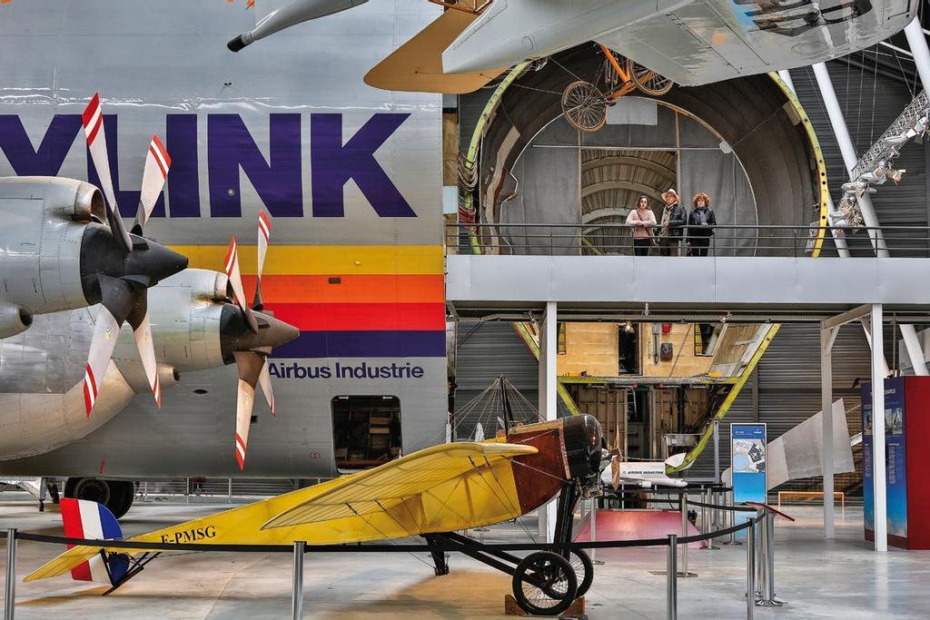 El Museo Aeroscopia acoge aviones legendarios.