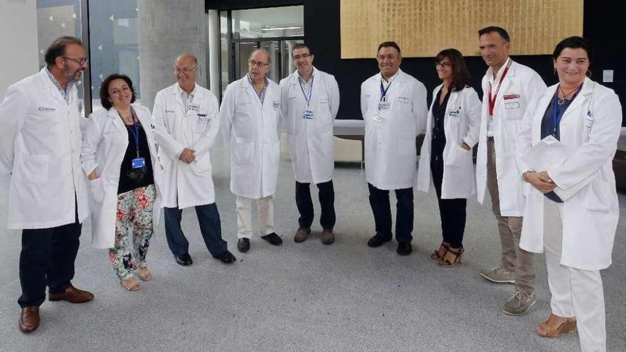 Una de las dos intervenciones de Urología con las que se estrenaron ayer los quirófanos. // FdV