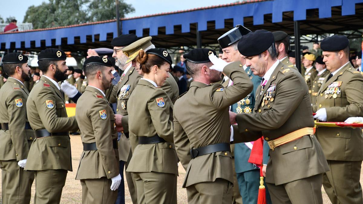 La Brigada Extremadura XI en una entrega de condecoraciones.