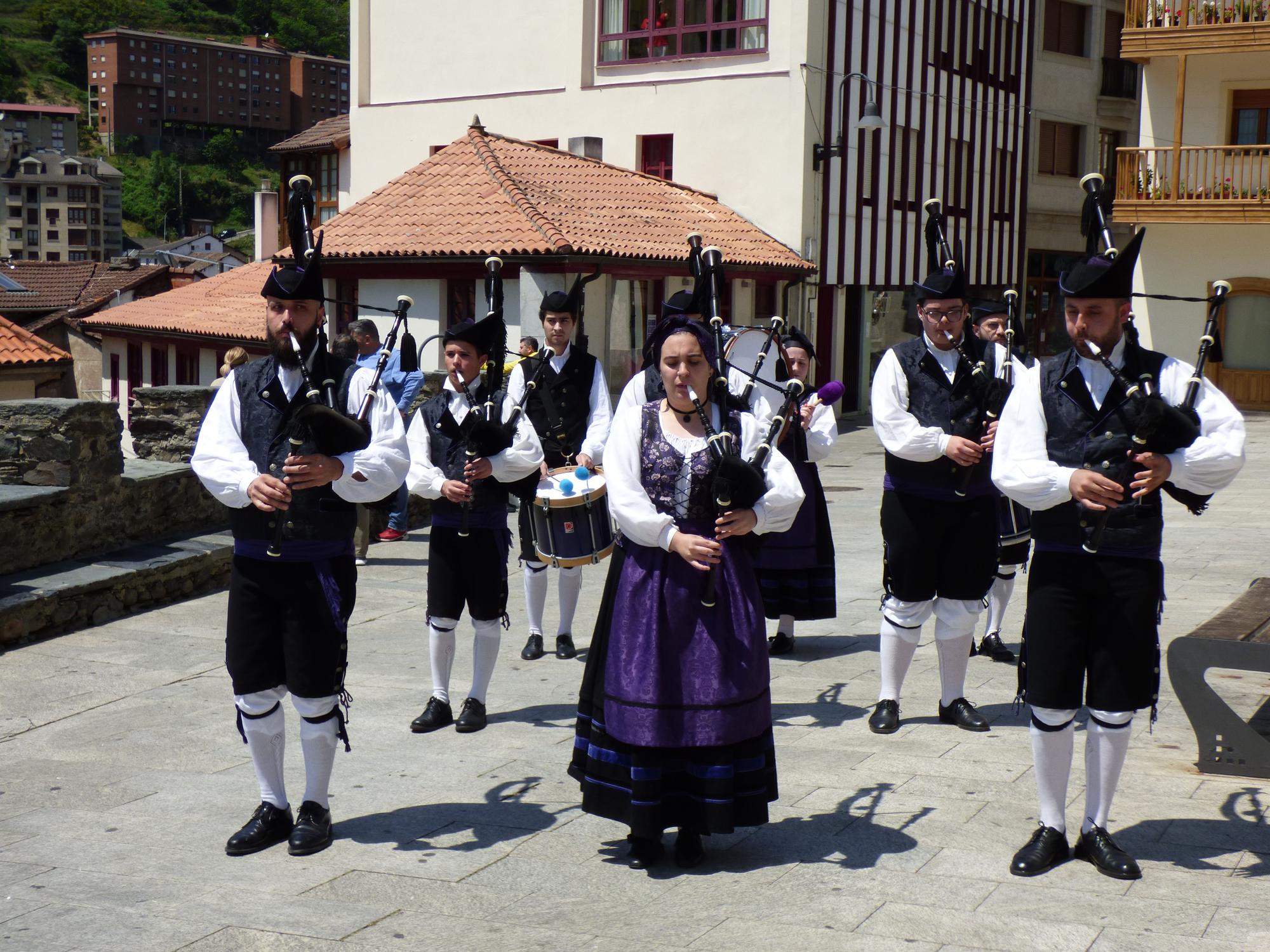 Así fue el programa de actos de la asociación “Tertulia 25 de mayu” en Cangas del Narcea