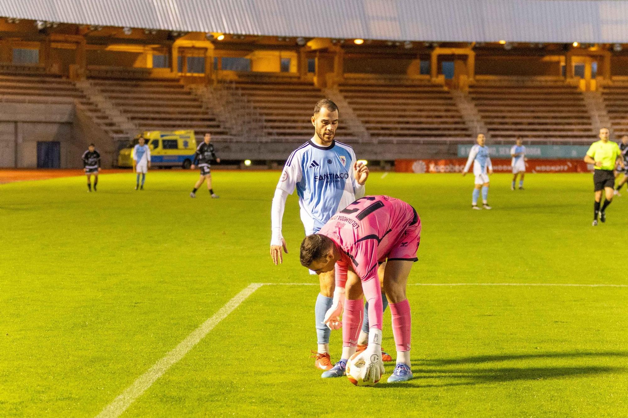 Agónico triunfo del Compostela ante el Noya