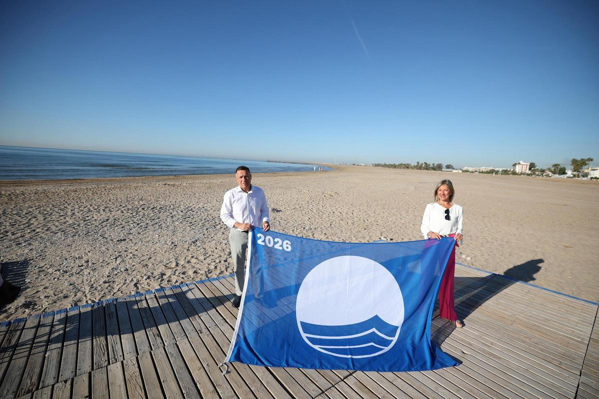 Izado de la Bandera Azul en Burriana.
