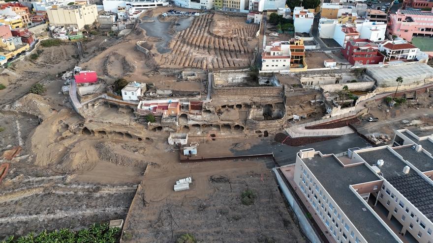 Dos nuevos accesos al IES Agáldar protegen el &#039;nuevo&#039; poblado aborigen