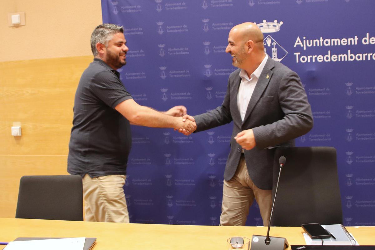 Raúl García (izquierda), de ERC, será investido alcalde de Torredembarra este sábado.