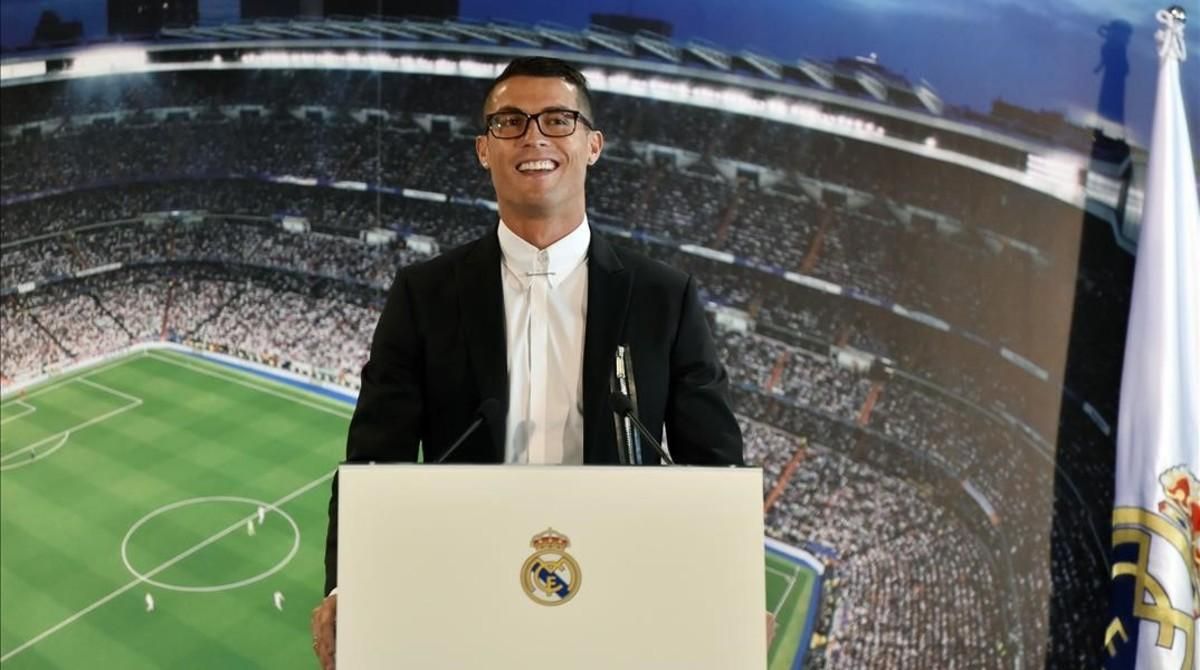 aguasch36198878 real madrid s portuguese forward cristiano ronaldo a speaks 161107141924