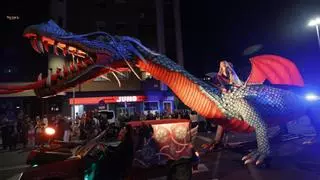 San Jorge hace historia con un desfile que hace estallar la primavera cacereña