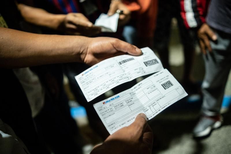 Migrantes en la estación marítima de Santa Cruz de Tenerife