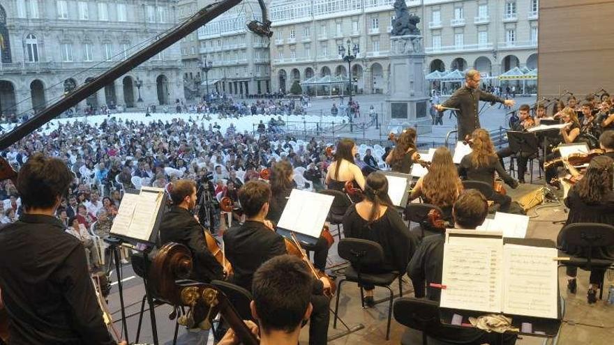 Concierto de la Orquesta Joven de la Sinfónica en la plaza de María Pita