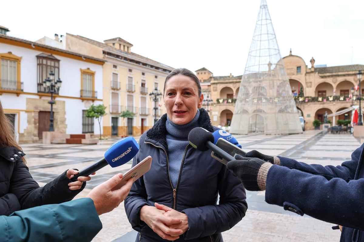 La edil de Festejos durante su comparecencia.
