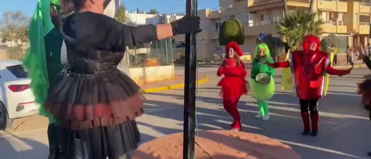 VÍDEO | Santa Eulària baila a ritmo de Carnaval