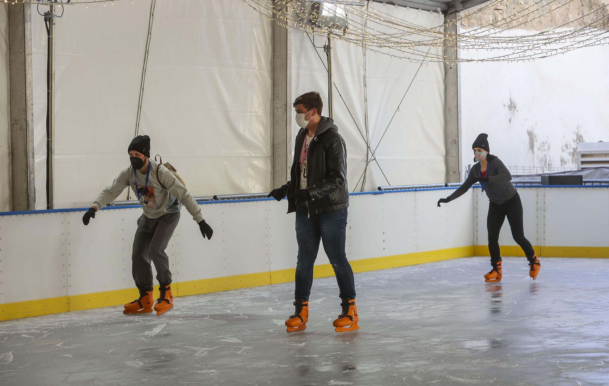 Alicante inaugura la Feria de Navidad de Rabasa y la pista de hielo en la plaza de toros