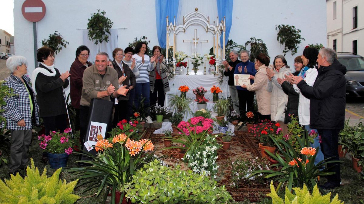 Vecinas en la tradicional Cruz de La Resolana
