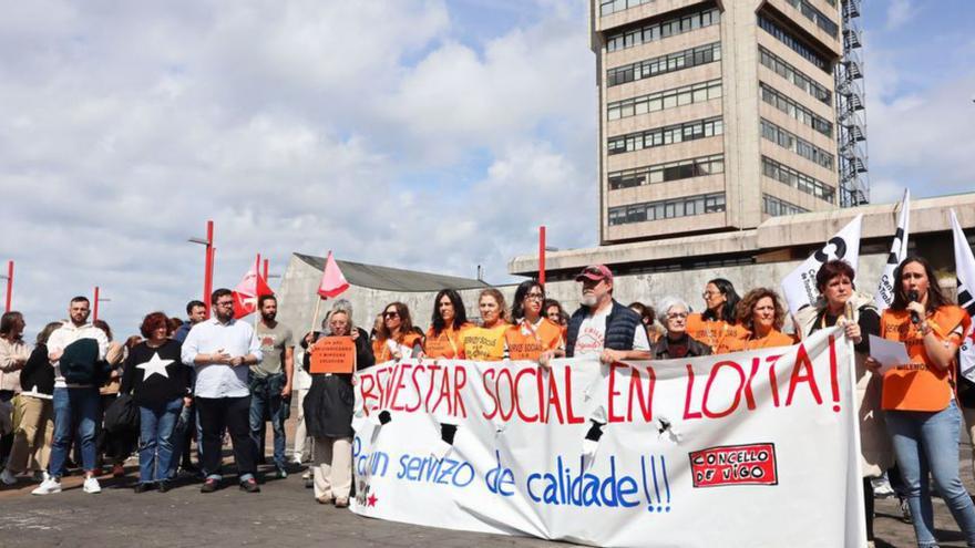Protesta del colectivo de Bienestar Social ayer en Praza do Rei.