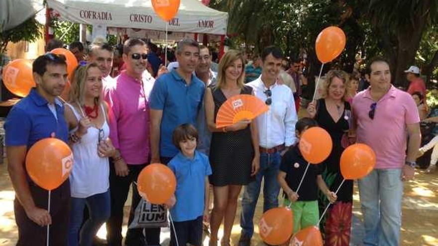 Irene Rivera, con simpatizantes de Ciudadanos.