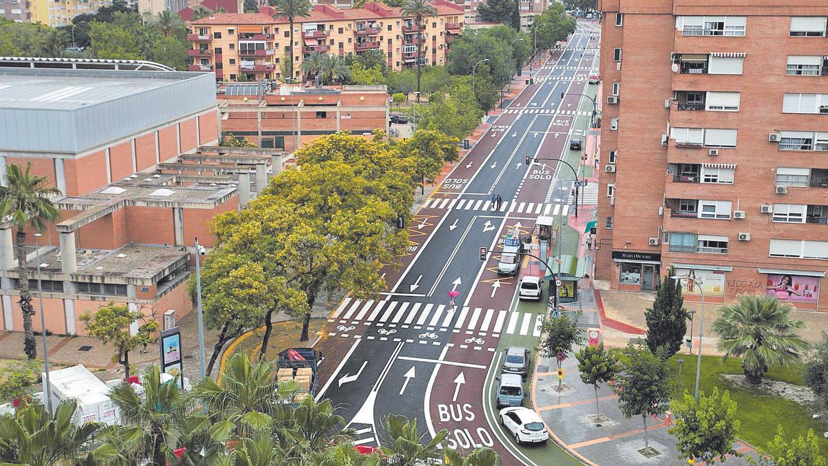 La avenida Pío Baroja con los nuevos carribles para bicis y buses
