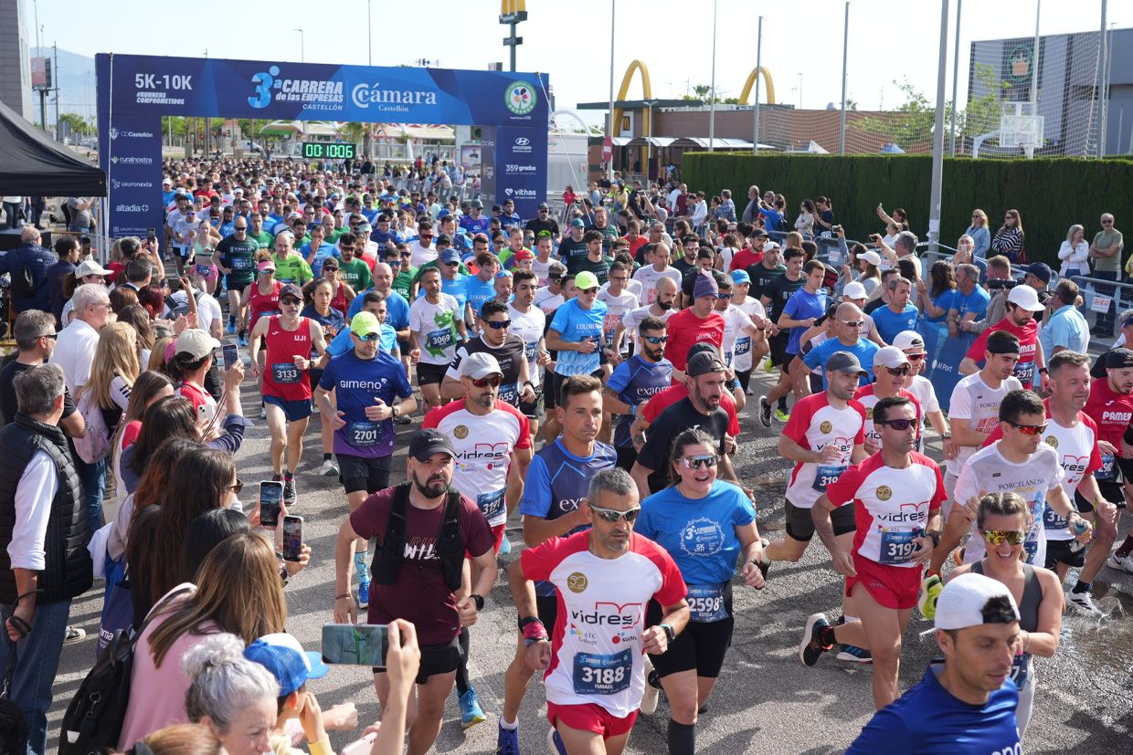 Búscate en las fotos de la Carrera de las Empresas en Castellón
