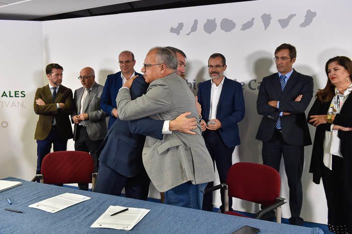 Firma del convenio del Plan de Infraestructuras ...