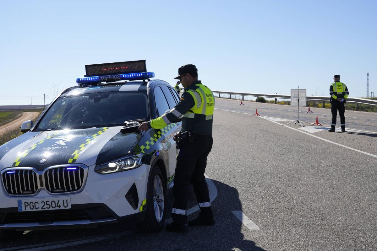 Dispositivo de control del tráfico de la Guardia Civil.